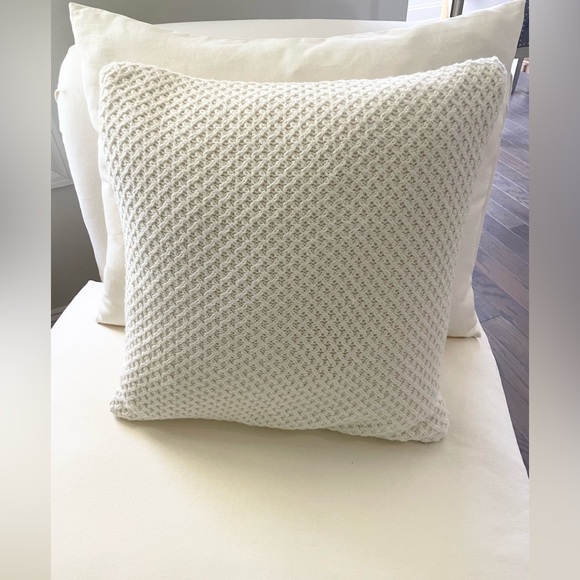 POTTERY BARN KNIT ACCENT PILLOWDUCK FEATHER INSERT INCLUDED 20x20